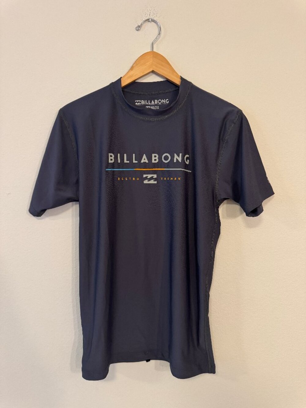 Billabong Men's S Navy UPF 50+ Short Sleeve Rash Guard Surf Swim Shirt